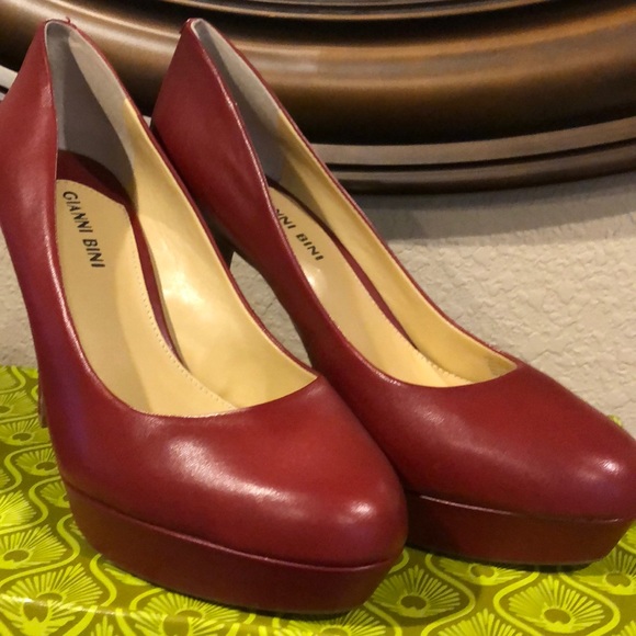 Heels - Picture 2 of 3